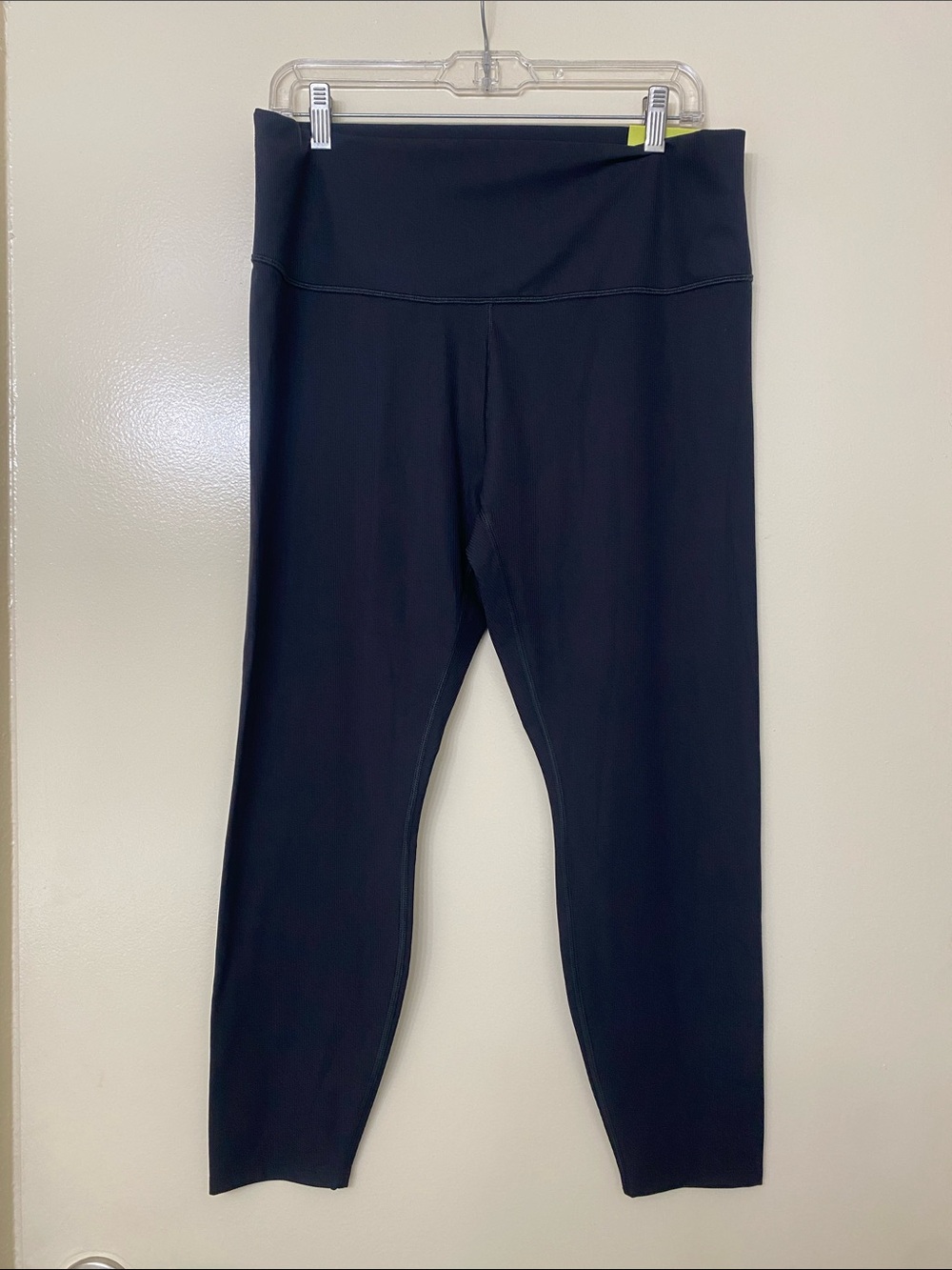 Women’s Black High-Waist 7/8 Active Leggings - Picture 4 of 6